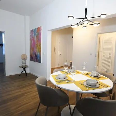 Modern Design In Essen-mitte For 4 * إسن